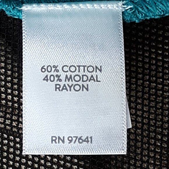 "Flounced-Hem Double V-neck Knit Dress" - Picture 7 of 8